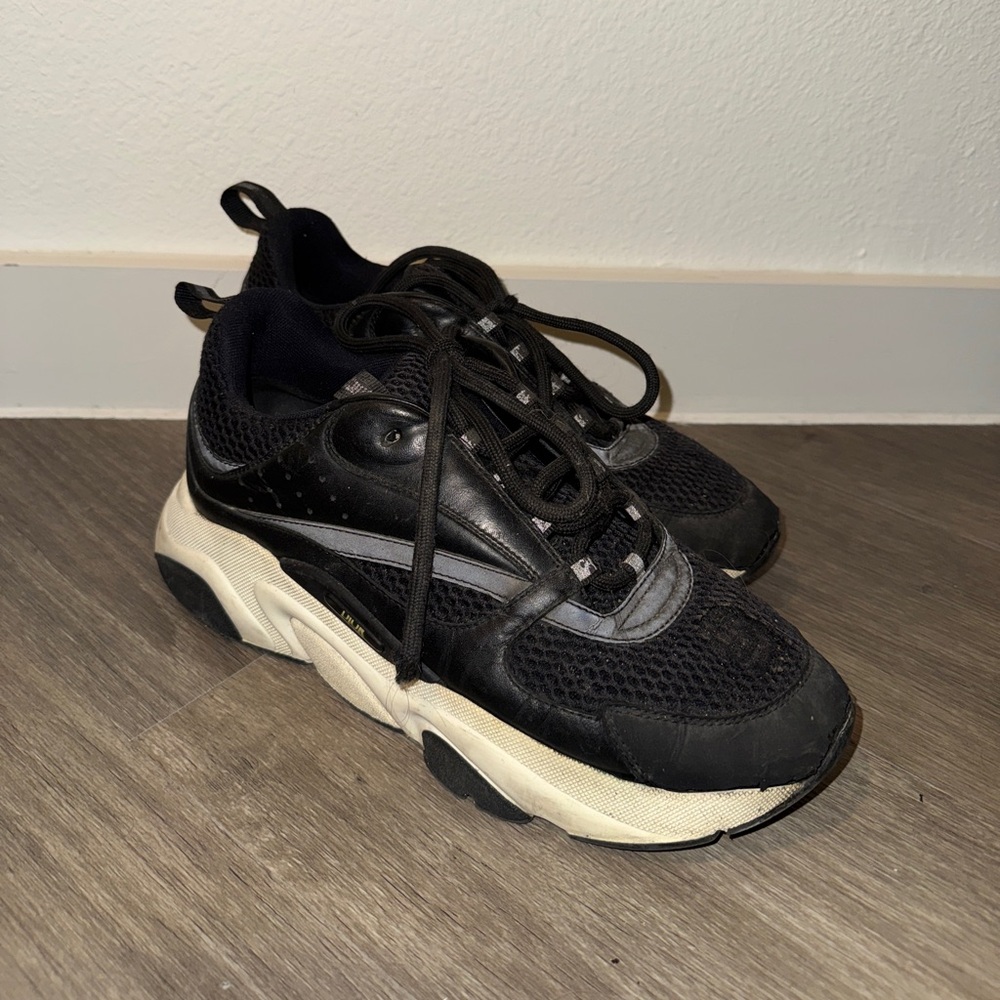 Authentic DIOR B22 ‘Black White’ condition 3/10. Well worn sz 41